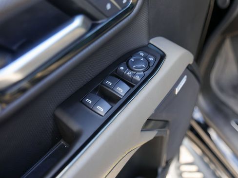 Used 2025 Chevrolet Silverado 2500 ZR2 w/ Technology Package image 26