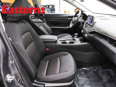 Used 2025 Nissan Altima 2.5 SV image 24