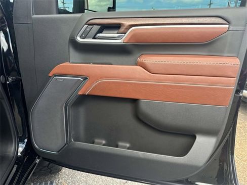 Used 2025 GMC Sierra 2500 Denali Ultimate image 17