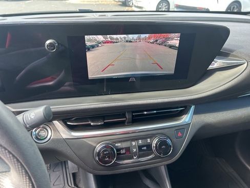 Used 2024 Buick Envista Preferred w/ Convenience II Package image 23