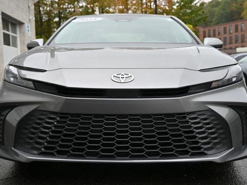 Used 2025 Toyota Camry SE image 9