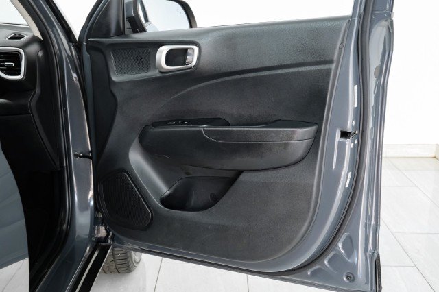 Used 2024 Hyundai Venue SEL FWD image 40
