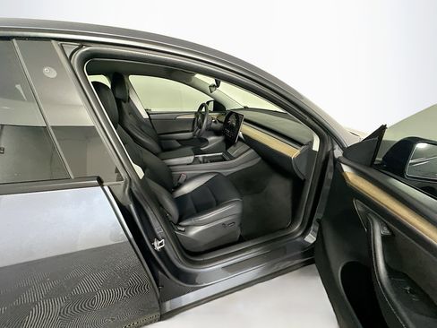 Used 2023 Tesla Model Y Long Range AWD/4WD image 31