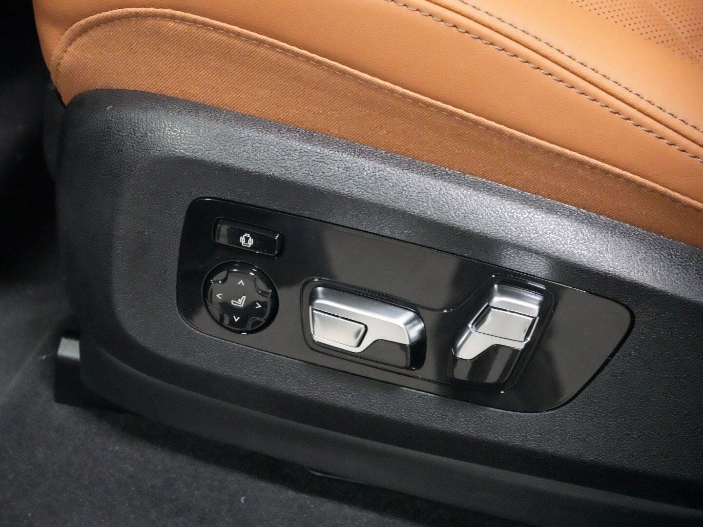 Used 2027 BMW X7 xDrive40i w/ Premium Package AWD/4WD image 31