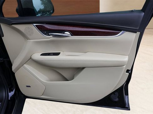 Used 2018 Cadillac XT5 Luxury w/ Driver Awareness Package image 30