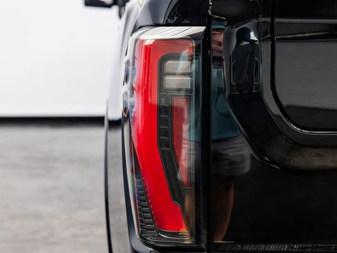 Used 2025 GMC Sierra 2500 AT4 w/ AT4 Premium Plus Package image 17