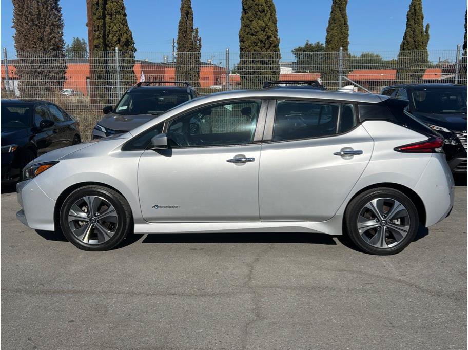 Used 2018 Nissan Leaf SV w/ SV Technology Package FWD image 7