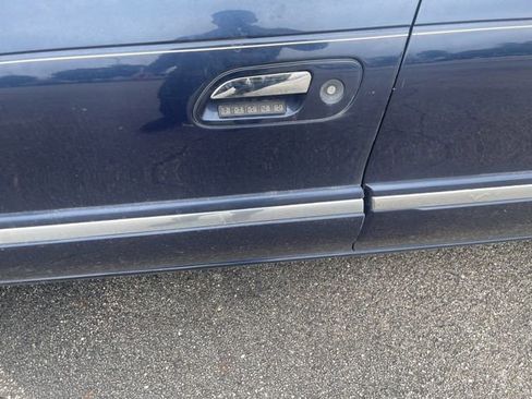 Used 2002 Lincoln Continental FWD image 10