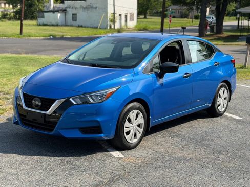 Used 2021 Nissan Versa S FWD image 1