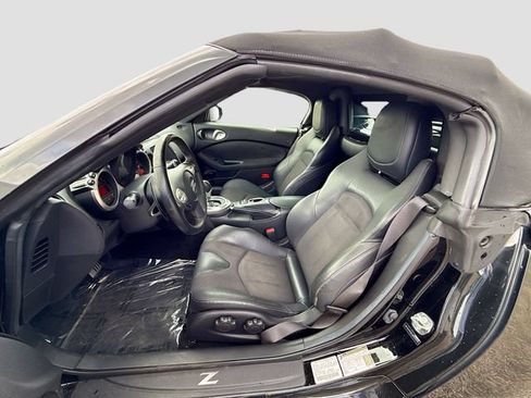 Used 2018 Nissan 370Z Touring Sport RWD image 22