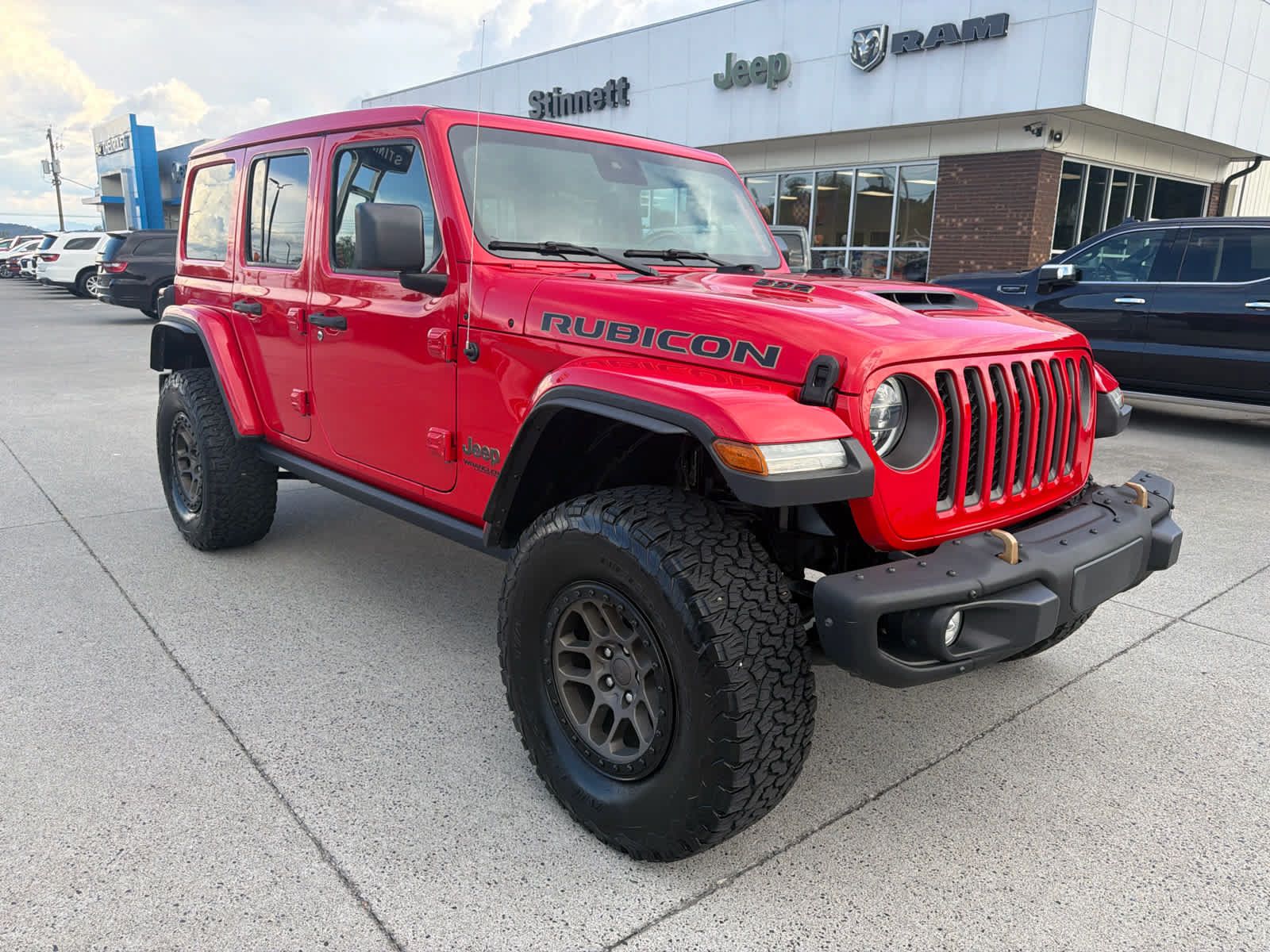Used 2022 Jeep Wrangler Unlimited Rubicon w/ Xtreme Recon 35" Tire Package AWD/4WD image 4