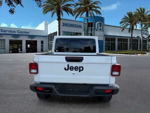 Used 2025 Jeep Gladiator Sport AWD/4WD image 7