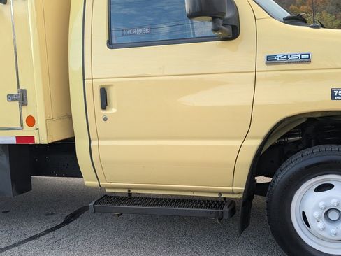 Used 2019 Ford E-450 and Econoline 450 Super Duty w/ Power Windows & Locks Group image 18
