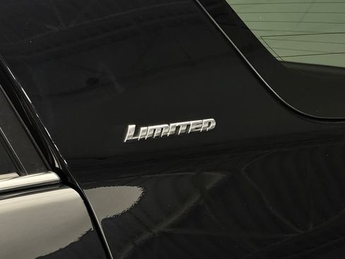 Used 2022 Toyota 4Runner Limited AWD/4WD image 7