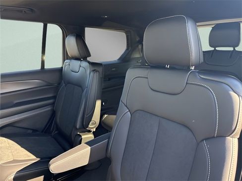 New 2025 Jeep Grand Cherokee L Altitude image 25