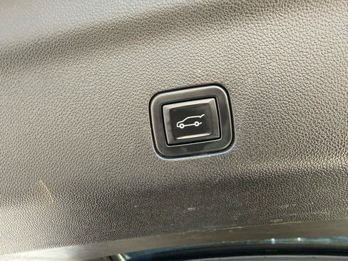 Used 2021 Chevrolet Suburban High Country AWD/4WD image 31
