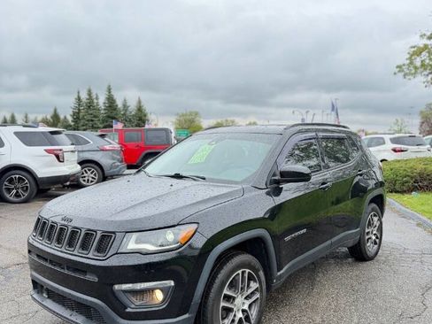 Used 2018 Jeep Compass Latitude w/ Popular Equipment Group AWD/4WD image 3