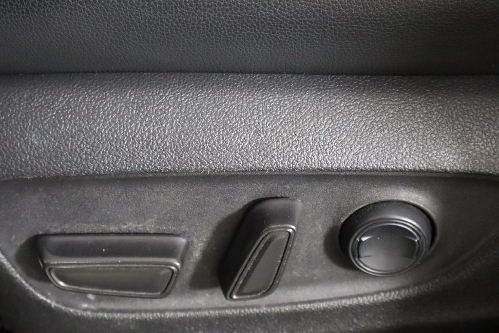 Used 2021 Toyota Highlander XLE FWD image 24