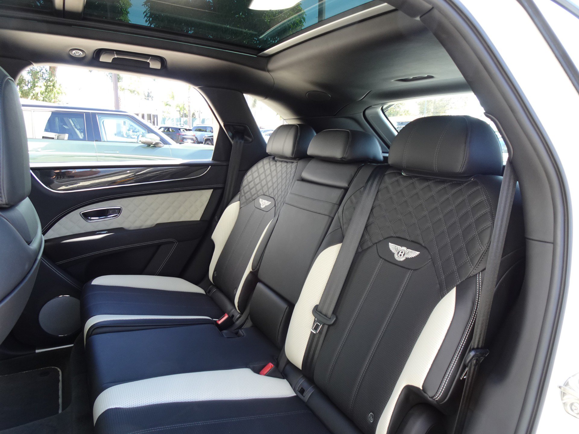 Used 2022 Bentley Bentayga AWD/4WD image 14