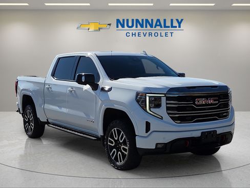 Certified 2022 GMC Sierra 1500 AT4 w/ AT4 Premium Package AWD/4WD image 7
