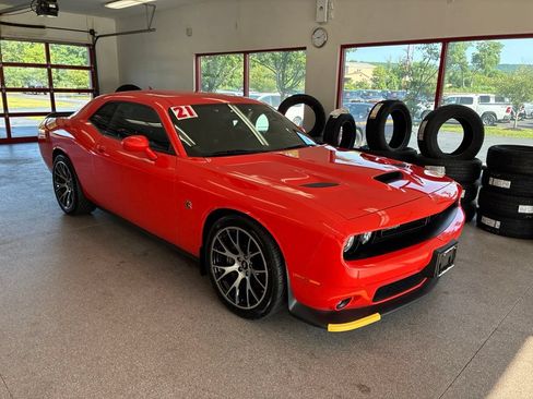 Used 2021 Dodge Challenger R/T Scat Pack w/ Dynamics Package RWD image 1