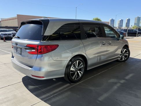 Used 2024 Honda Odyssey Touring image 4