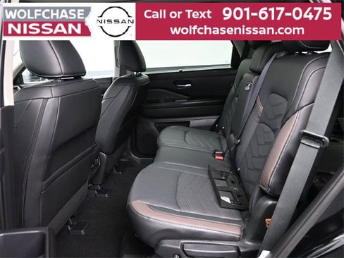 Used 2025 Nissan Pathfinder Platinum w/ Cargo Package image 13