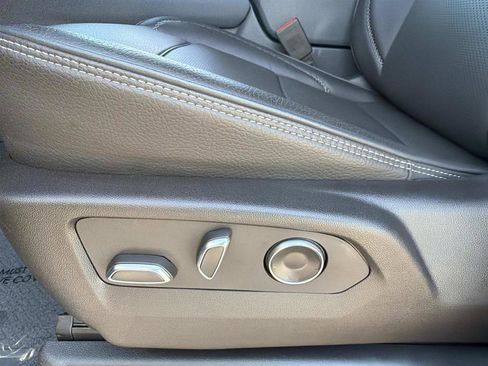 Used 2024 GMC Yukon XL Denali w/ Advanced Technology Package image 15