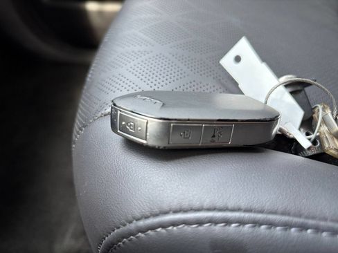 Used 2026 Kia Carnival FWD image 21