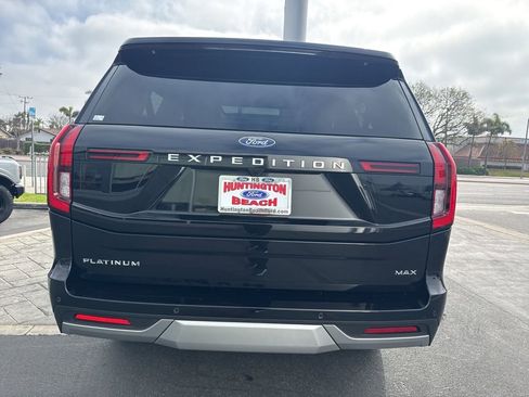 Used 2025 Ford Expedition Max Platinum w/ Platinum Ultimate Package AWD/4WD image 14