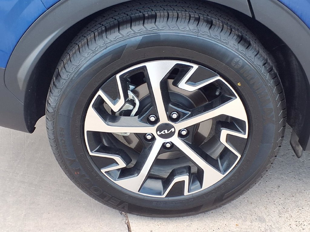 Certified 2024 Kia Sportage EX FWD image 10