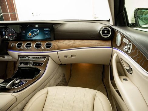 Used 2018 Mercedes-Benz E 400 4MATIC Wagon image 48