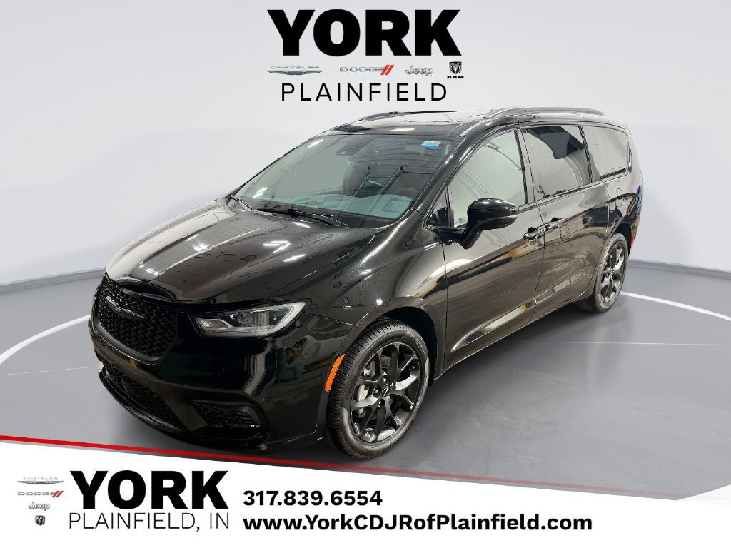 Used 2024 Chrysler Pacifica Limited w/ S Appearance Package AWD/4WD image 1