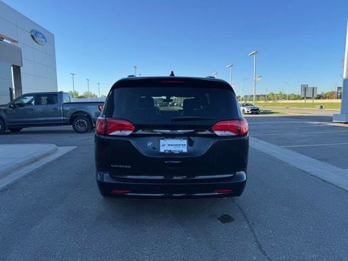 Used 2020 Chrysler Voyager Lxi FWD image 31