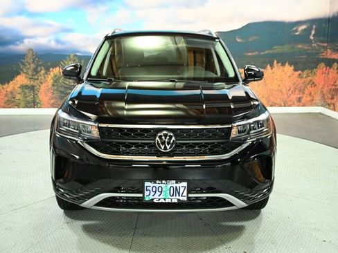 Used 2024 Volkswagen Taos SE image 3