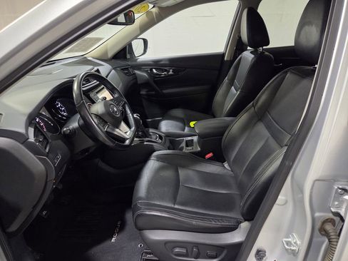 Used 2017 Nissan Rogue SL image 12