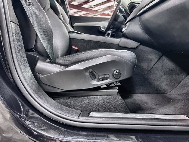 Used 2024 Volvo XC90 B5 Core AWD/4WD image 33