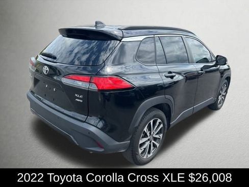 Used 2022 Toyota Corolla Cross XLE image 10