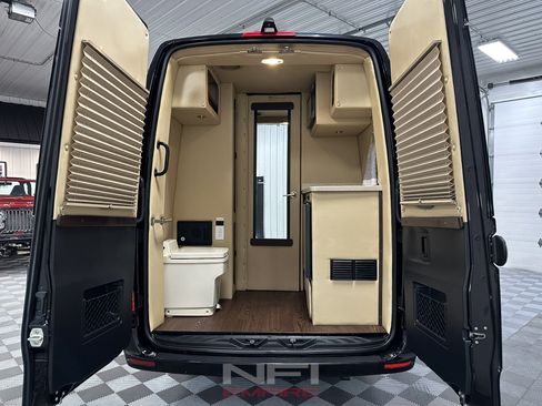 Used 2020 Mercedes-Benz Sprinter 3500 image 40