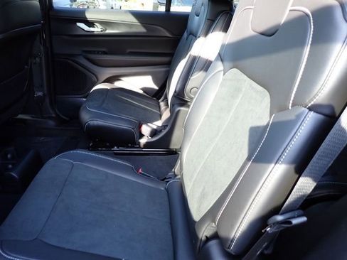 New 2025 Jeep Grand Cherokee L Altitude image 13