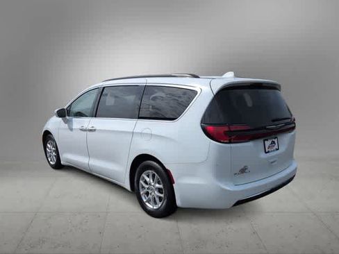 Used 2022 Chrysler Pacifica Touring-L FWD image 6