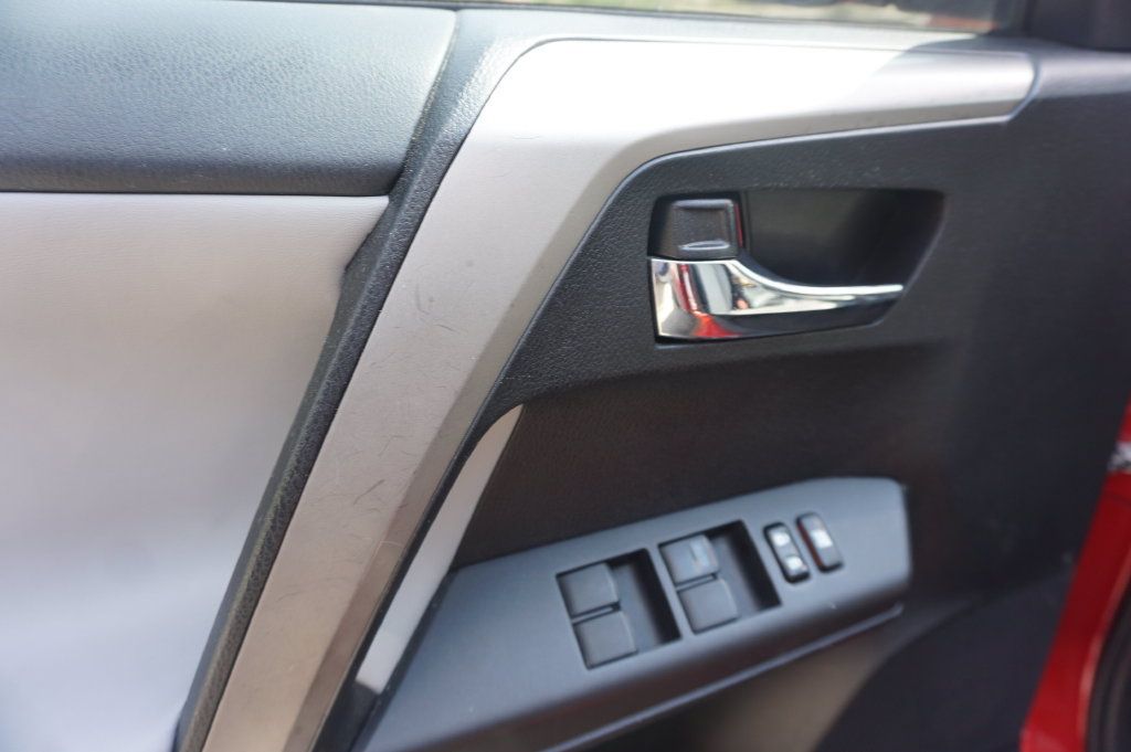 Used 2016 Toyota RAV4 XLE FWD image 3