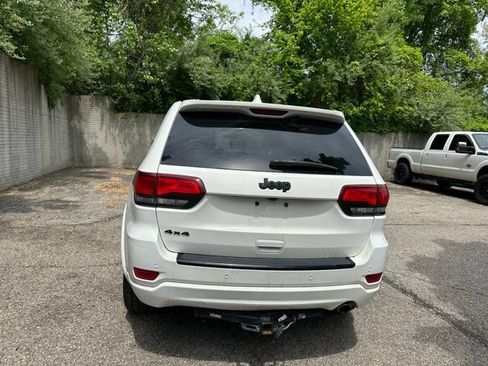 Used 2017 Jeep Grand Cherokee Altitude AWD/4WD image 4