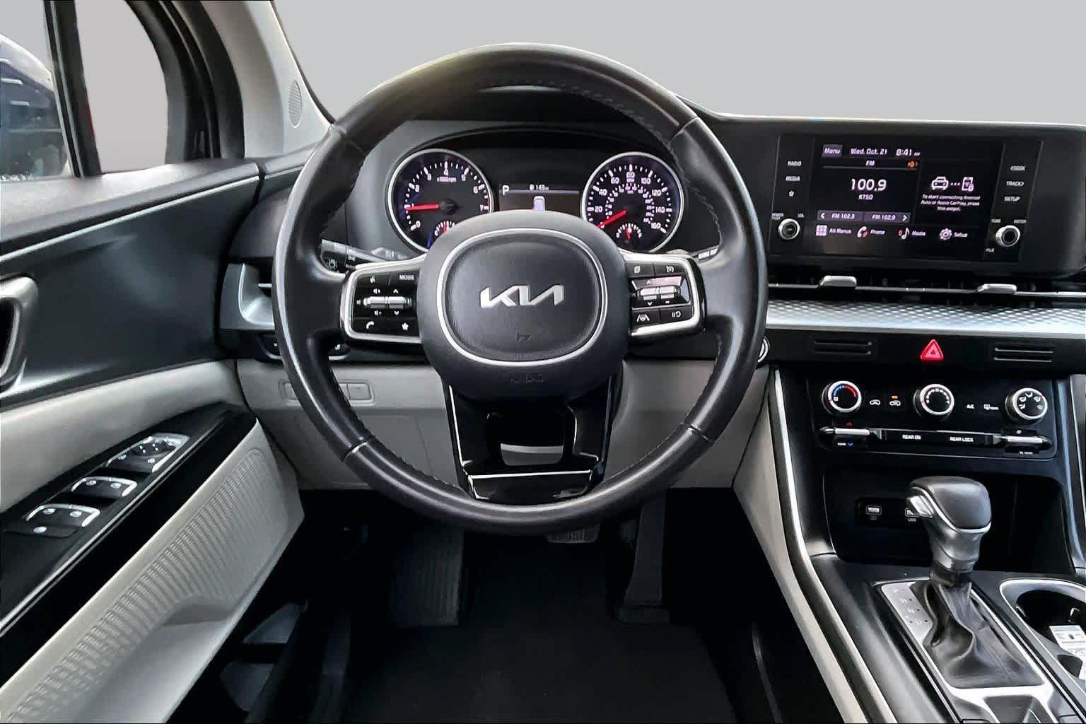 Used 2024 Kia Carnival LX FWD image 6