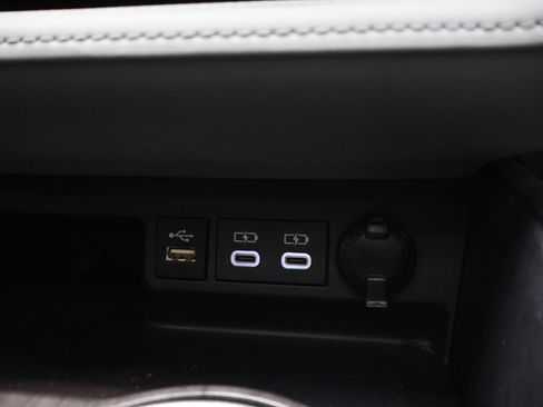 Used 2024 Toyota Highlander Limited FWD image 28