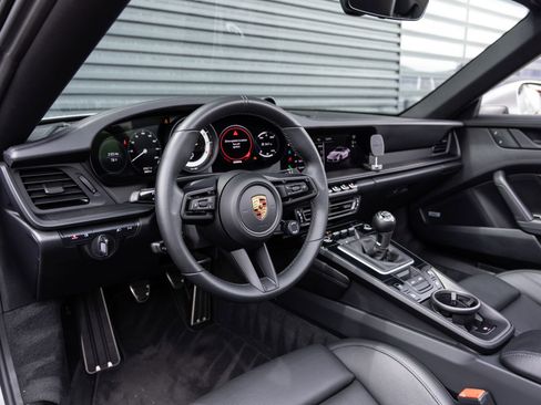 Certified 2022 Porsche 911 Targa 4 GTS AWD/4WD image 4