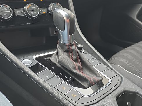 Used 2019 Volkswagen Jetta GLI FWD image 19