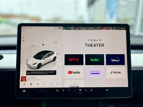 Used 2022 Tesla Model 3 image 24