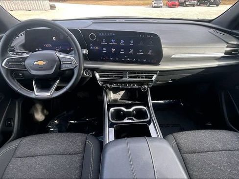 Used 2025 Chevrolet Traverse LT image 15