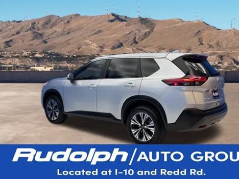 Used 2023 Nissan Rogue SV image 3